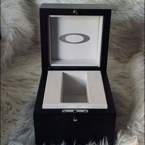 🛍5for$25 Oakley Vintage Time Machine Box!